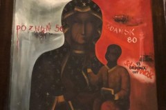 30.11.2020r.-Obraz-MB-Czestochowskiej-–-Patronki-Robotnikow-replika-krzyza-nowohuckiego-oraz-relikwiei-bl.-ks.-Jerzego-Popieluszki.-6