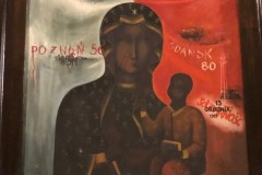 30.11.2020r.-Obraz-MB-Czestochowskiej-–-Patronki-Robotnikow-replika-krzyza-nowohuckiego-oraz-relikwiei-bl.-ks.-Jerzego-Popieluszki.-8